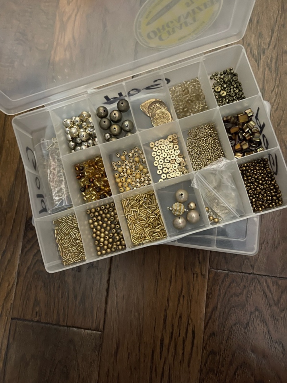 3️⃣Containers Beads: Black; Gold; White/Cream - Picture 5 of 7